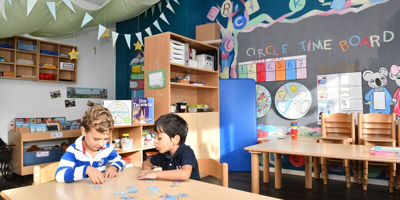 Spielen Kindergartenkinder